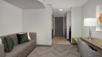 Suite, 1 letto queen | Una cassaforte in camera, con stile personalizzato