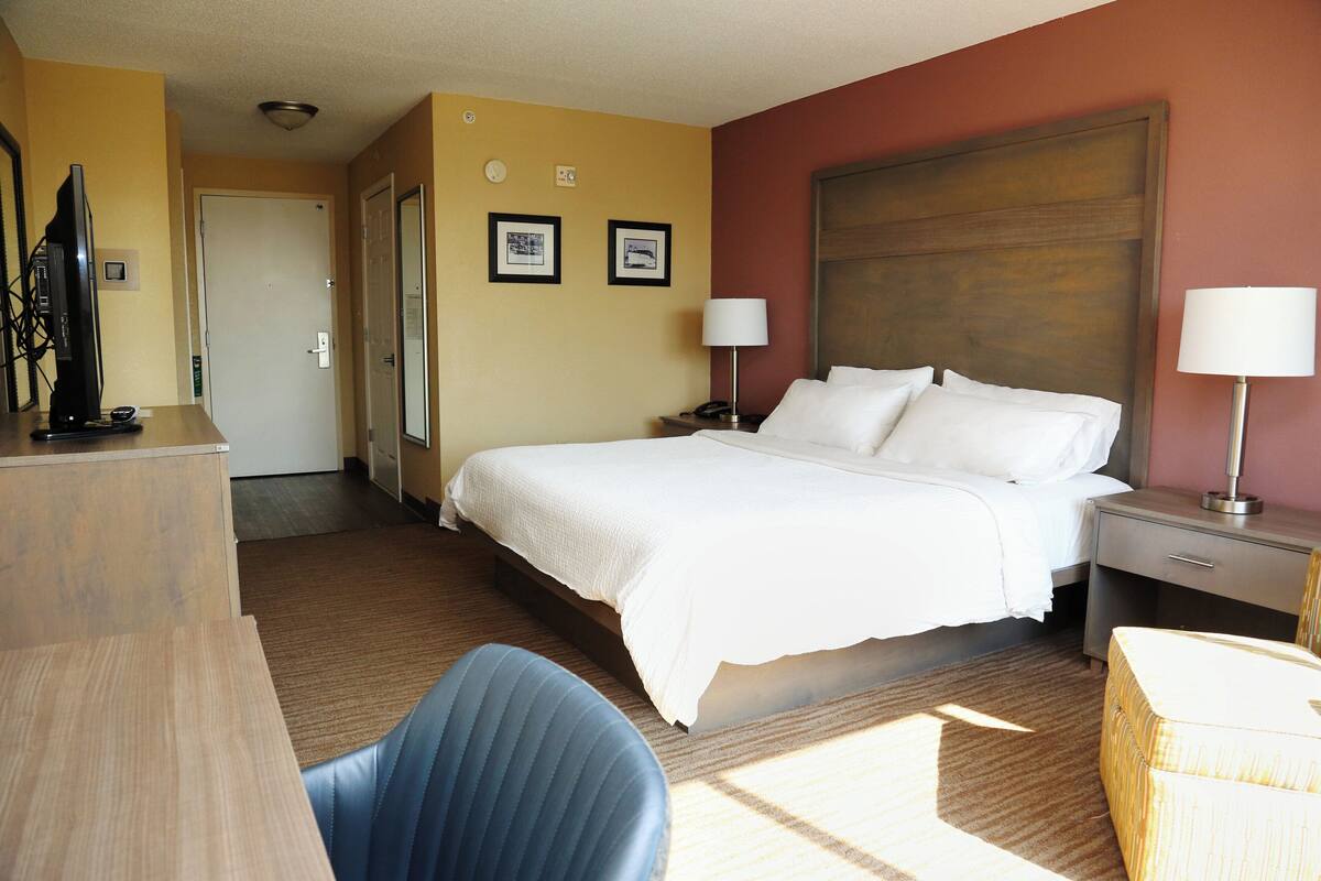 1 bedroom, in-room safe, individually decorated, individually furnished