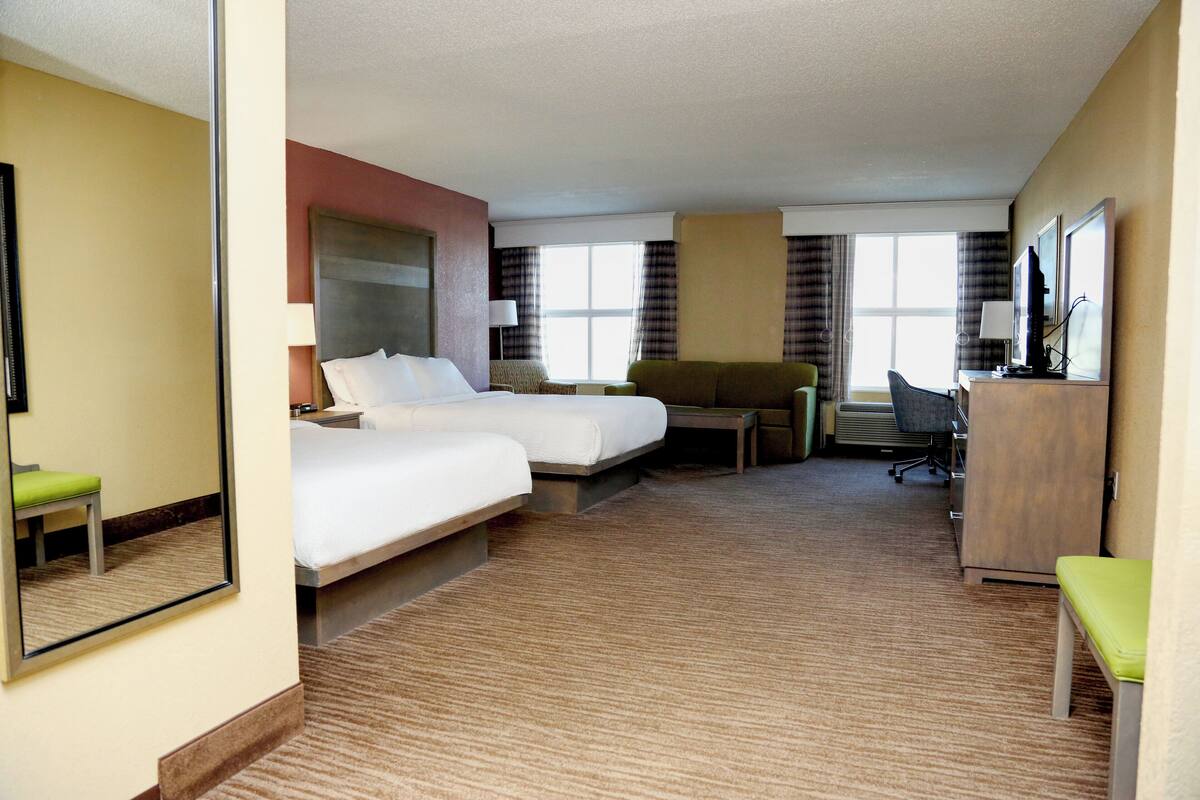 1 bedroom, in-room safe, individually decorated, individually furnished