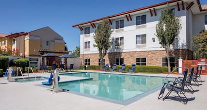 Holiday Inn Express and Suites Turlock by IHG