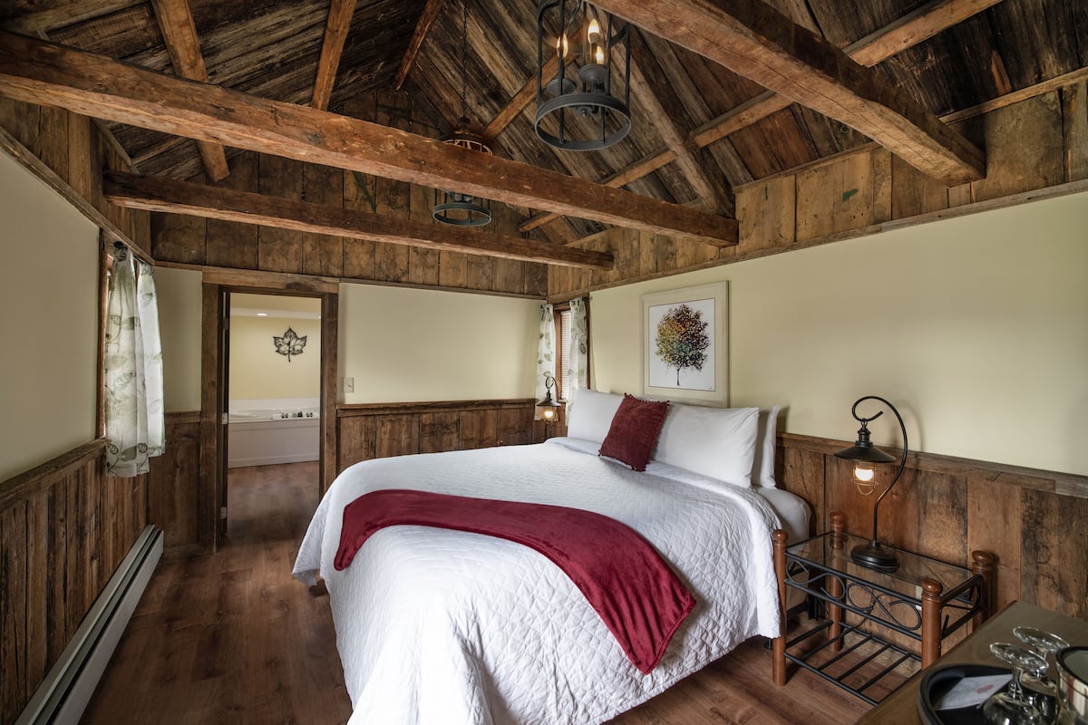 1 habitación, tabla de planchar con plancha, wifi gratis y ropa de cama