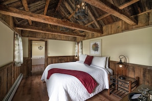 Sugar House Cottage, 1 Bedroom, 1 King Bed | Iron/ironing board, free WiFi, bed sheets