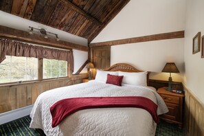 Large Barn Suite | Iron/ironing board, free WiFi, bed sheets - Christmas Farm Inn and Spa (Jackson)
