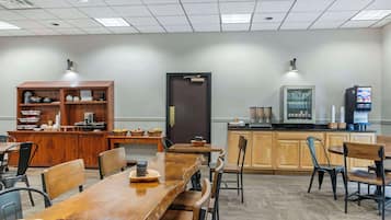 Free daily continental breakfast