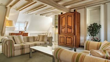 Apartment | Living area | 24-inch flat-screen TV with digital channels, TV