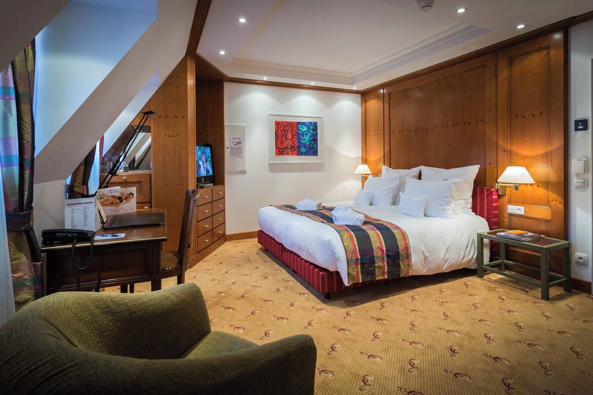 premium bedding, in-room safe, individually decorated