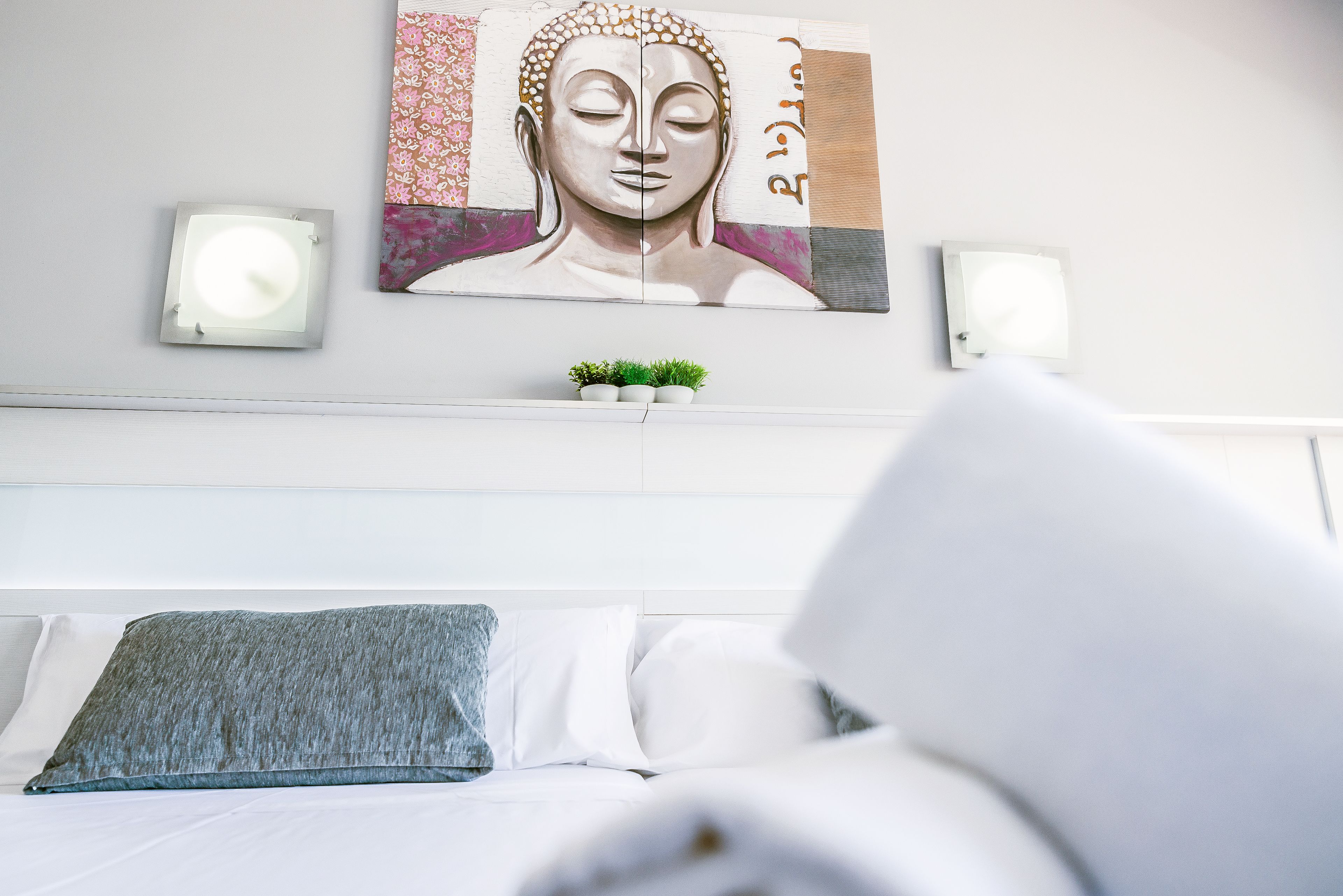 Ropa de cama de alta calidad y minibar 