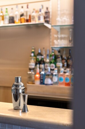 Bar en bord de piscine