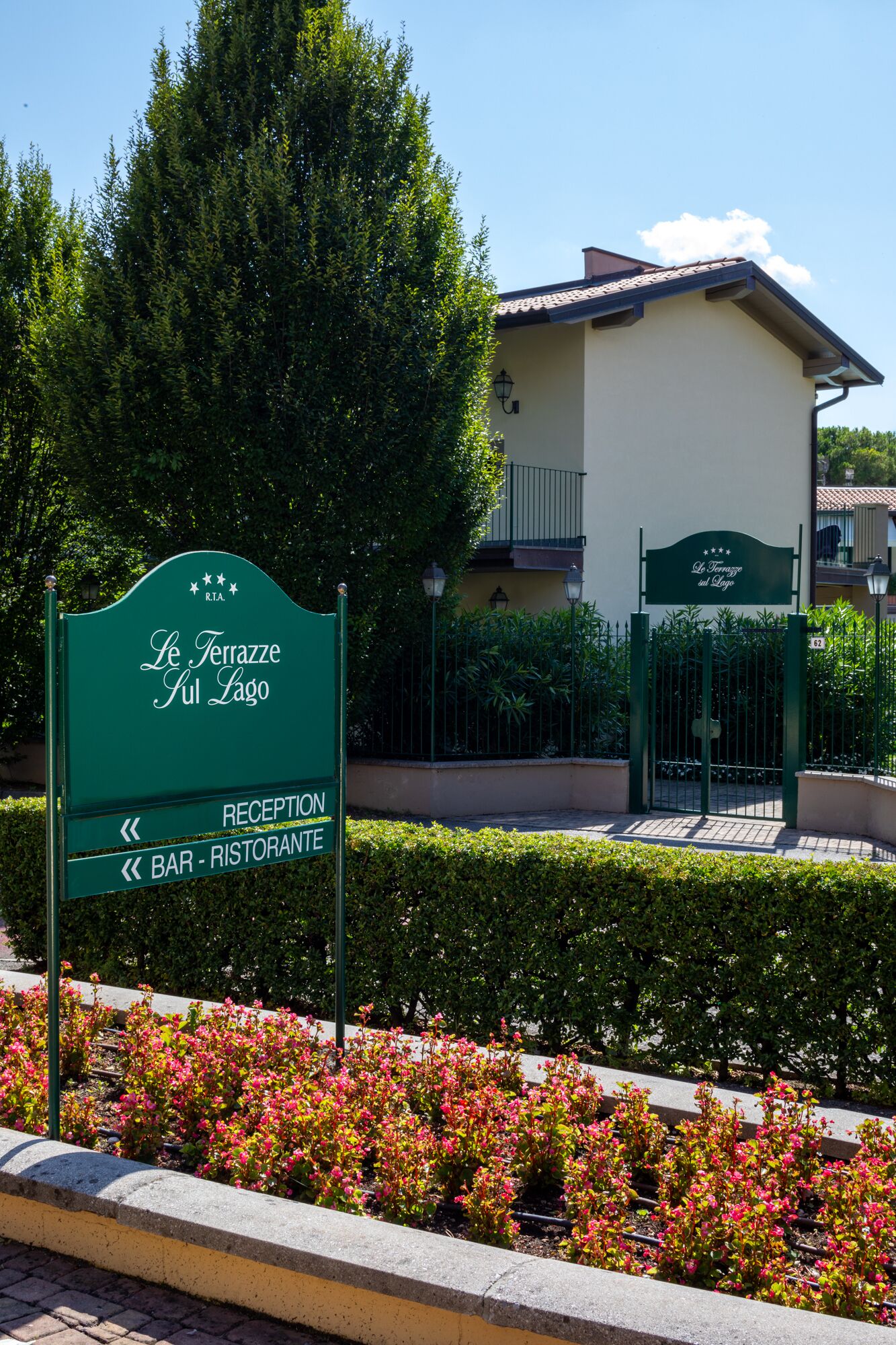 A sign for 'Le Terrazze sul Lago' with directions to the reception and bar-restaurant.