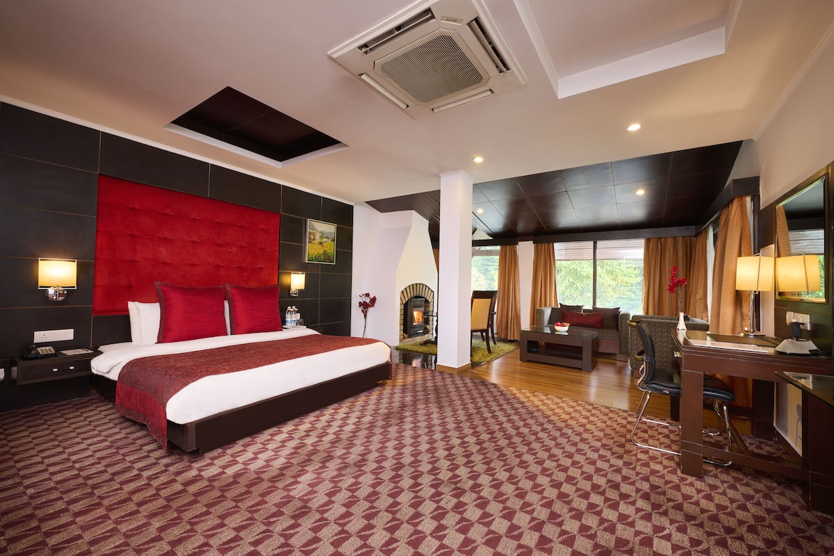 Parrot Suite (Deluxe Suite)