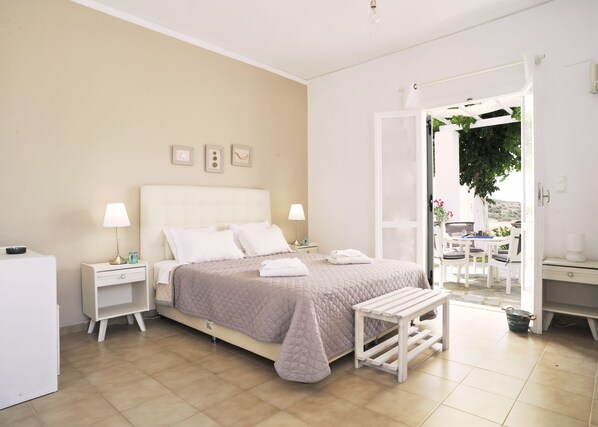 Family Studio Suite, 3 Single Beds, Non Smoking, Sea View (For 3)