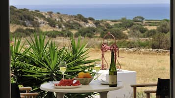 Suite familiar, 2 habitaciones, para no fumadores, vista al mar | Balcón