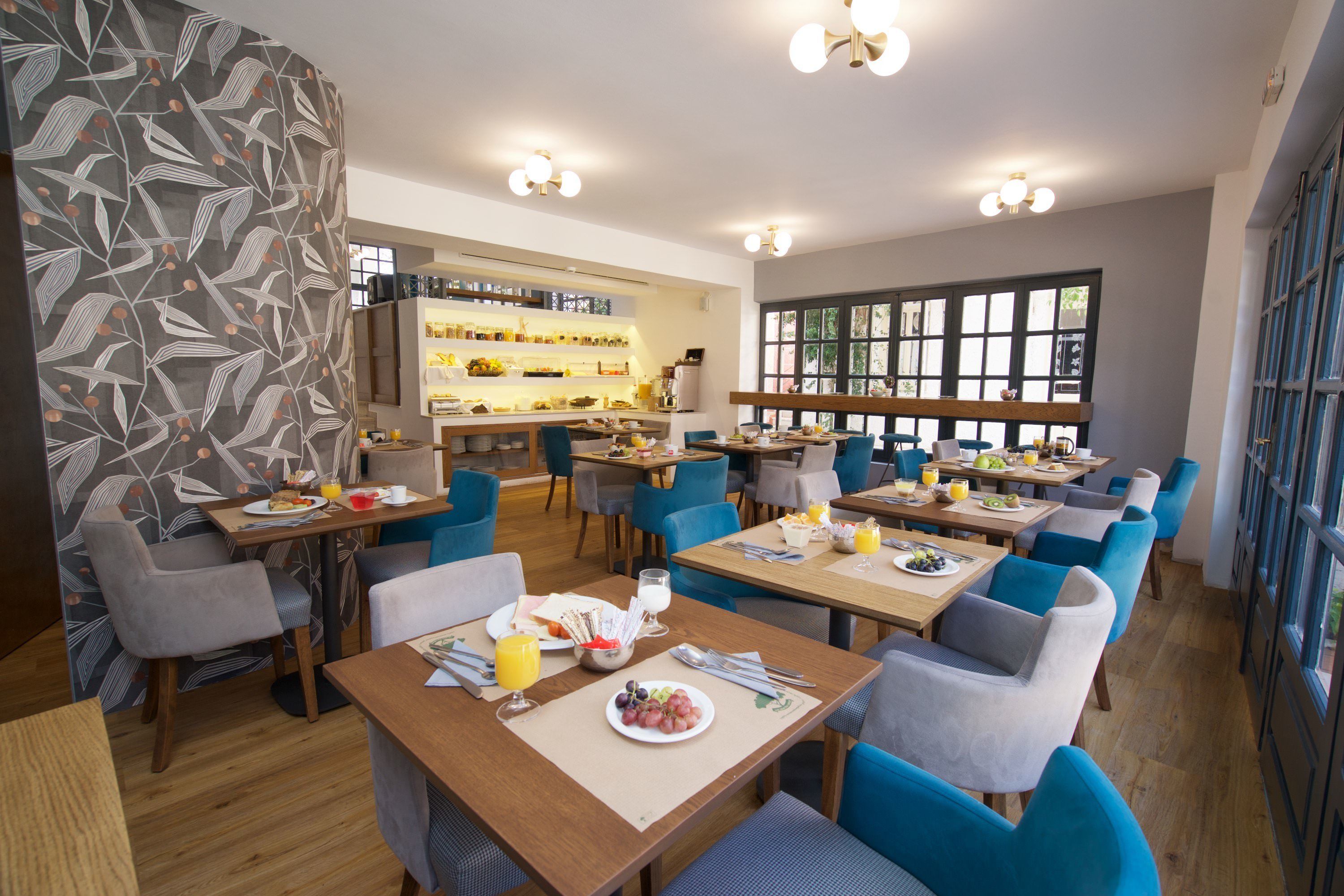 Free daily buffet breakfast