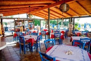 Dining - Sotiris Apartments (Kefalonia)