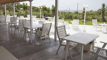 Khu ẩm thực ngoài trời