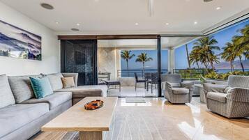 Condo, 2 Bedrooms, Oceanfront (408) | Front of property