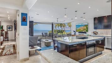 Condo, 2 Bedrooms, Oceanfront (408) | Property amenity