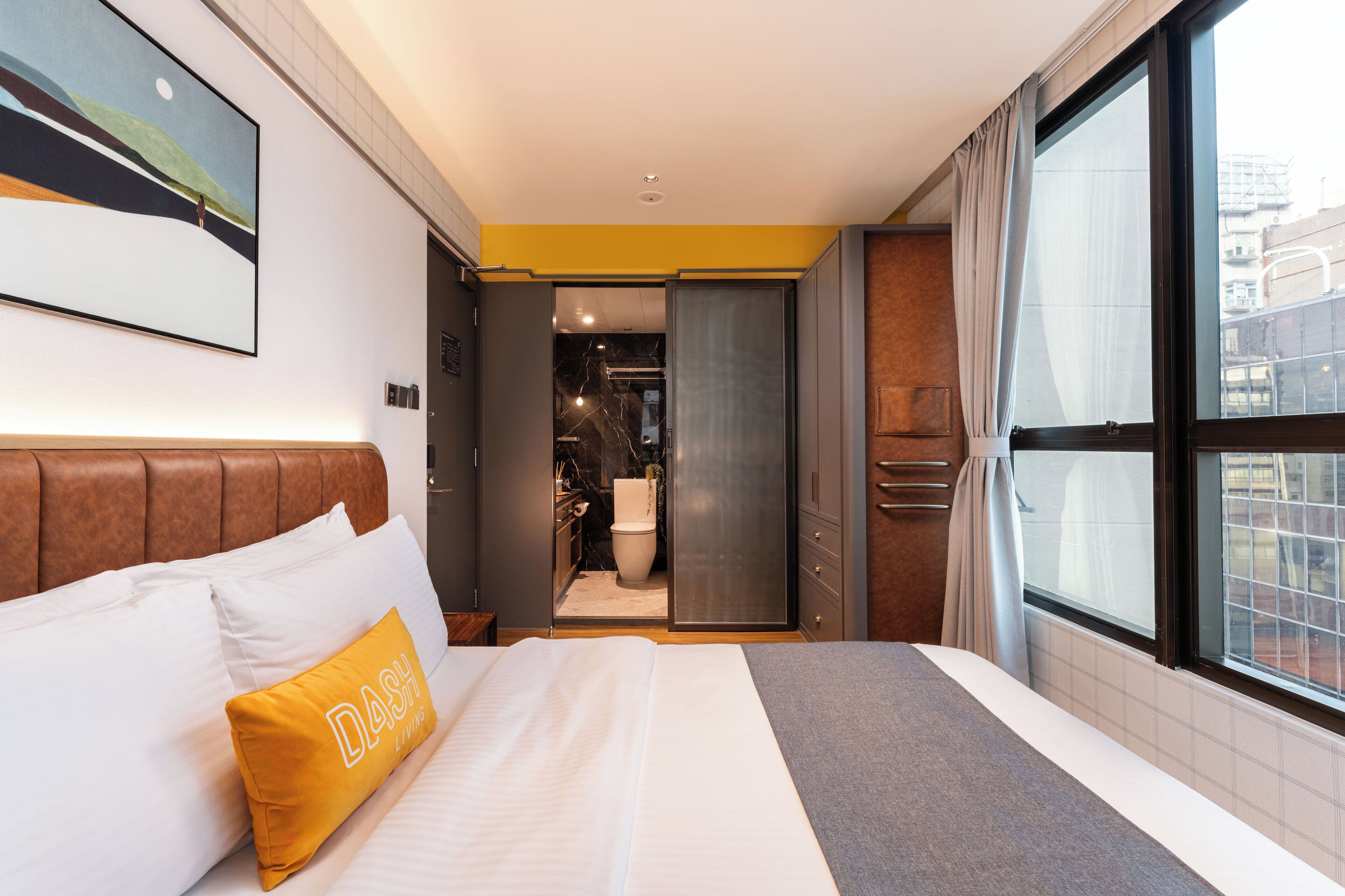 高級寢具、客房內保險箱、書桌、筆電工作空間