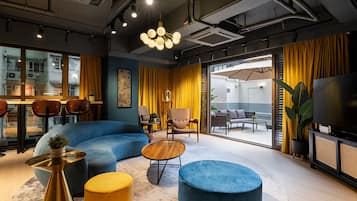 Coin salon dans le hall