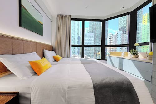 ห้องพรีเมียร์ทวิน, เตียงเดี่ยว 2 เตียง (Low Floor) | เครื่องนอนระดับพรีเมียม, ตู้นิรภัยในห้องพัก, โต๊ะทำงาน