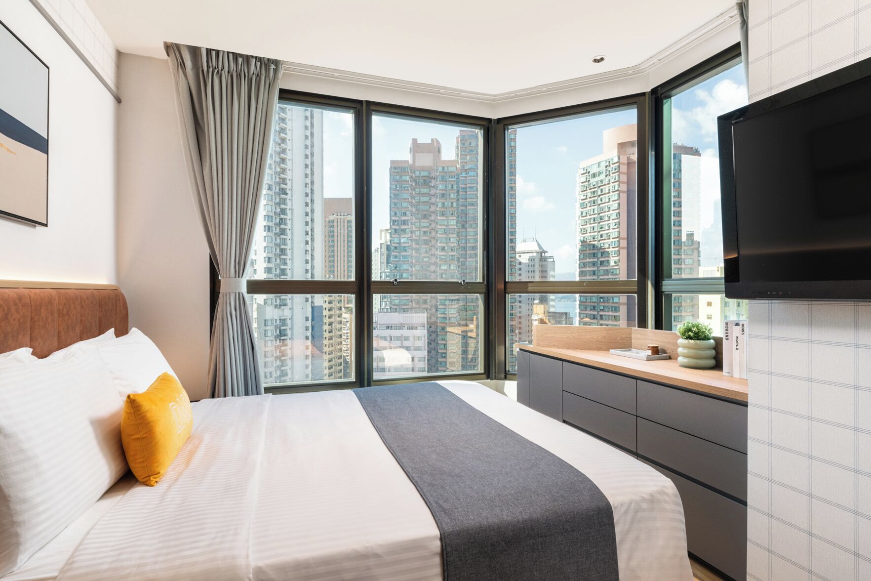 Premium bedding, in-room safe, desk, laptop workspace
