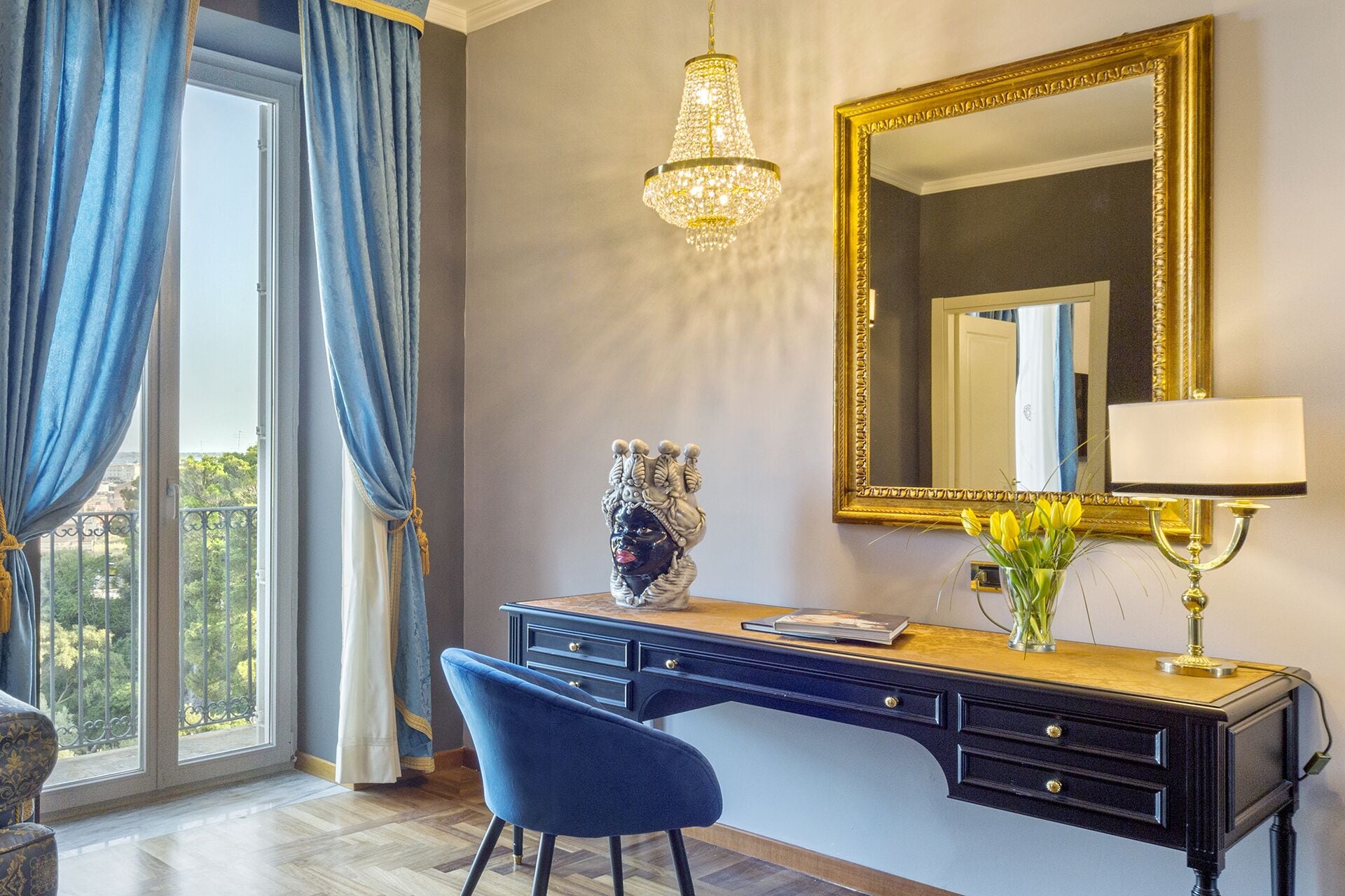 suite | minibar, in-room safe, blackout curtains, soundproofing