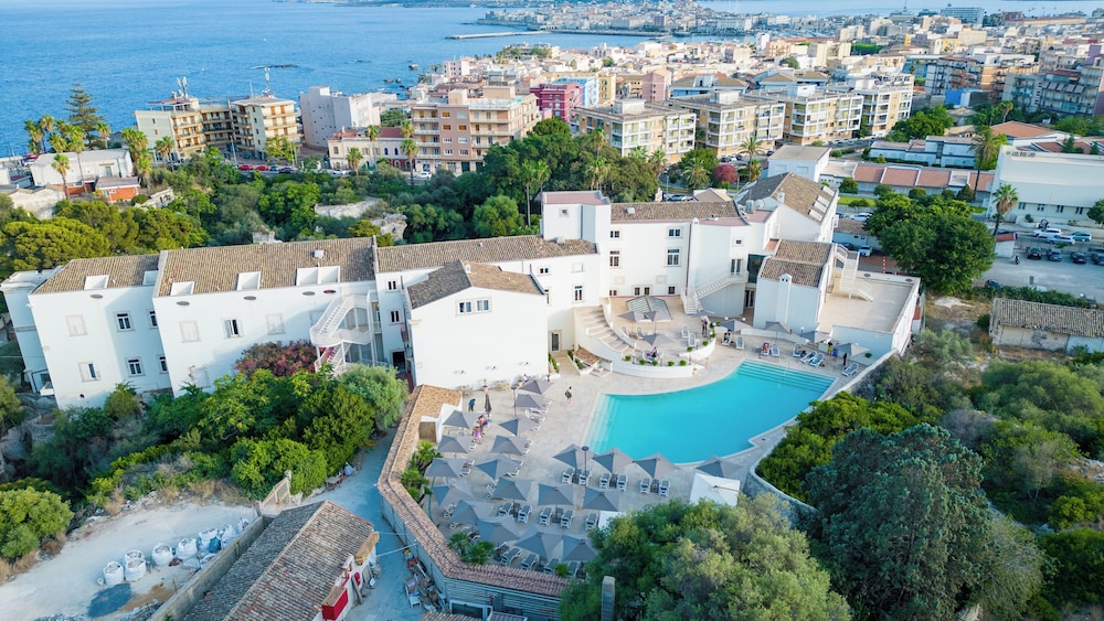 Grand Hotel Villa Politi image