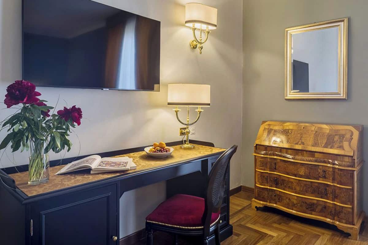 Triple Room | Minibar, in-room safe, blackout drapes, soundproofing