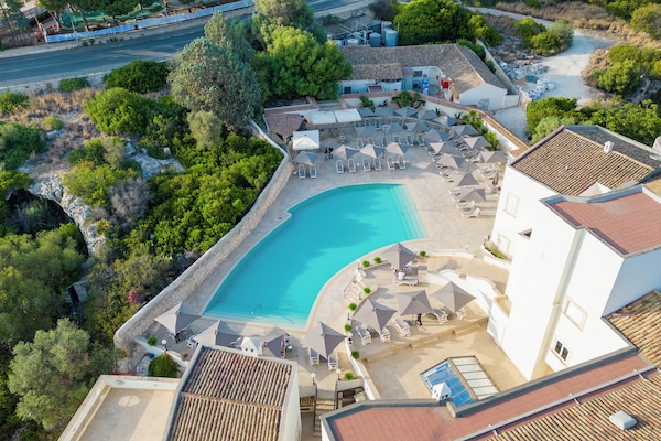 Een seizoensgebonden buitenzwembad