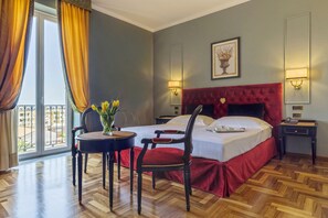 Minibar, coffres-forts dans les chambres, rideaux occultants