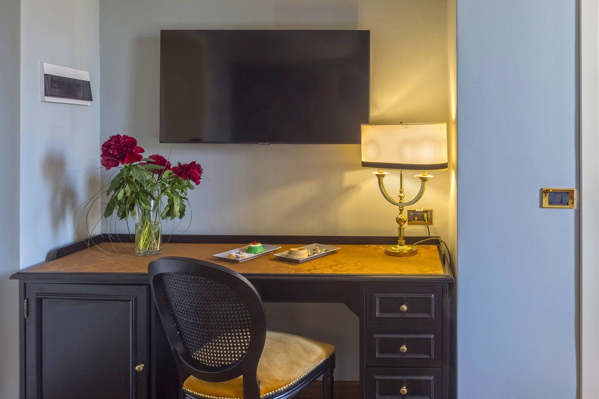 minibar, in-room safe, blackout curtains, soundproofing