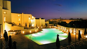 Seasonal outdoor pool