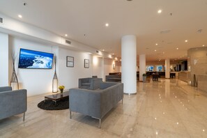 Televisión LCD de 21 pulgadas con canales por cable y televisión 