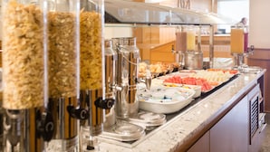 A buffet with various food items and a coffee machine. - Windsor Martinique Copacabana (Rio de Janeiro)