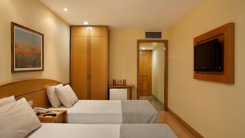 Superior com 2 Camas de Solteiro | Minibar, coffres-forts dans les chambres, bureau, rideaux occultants