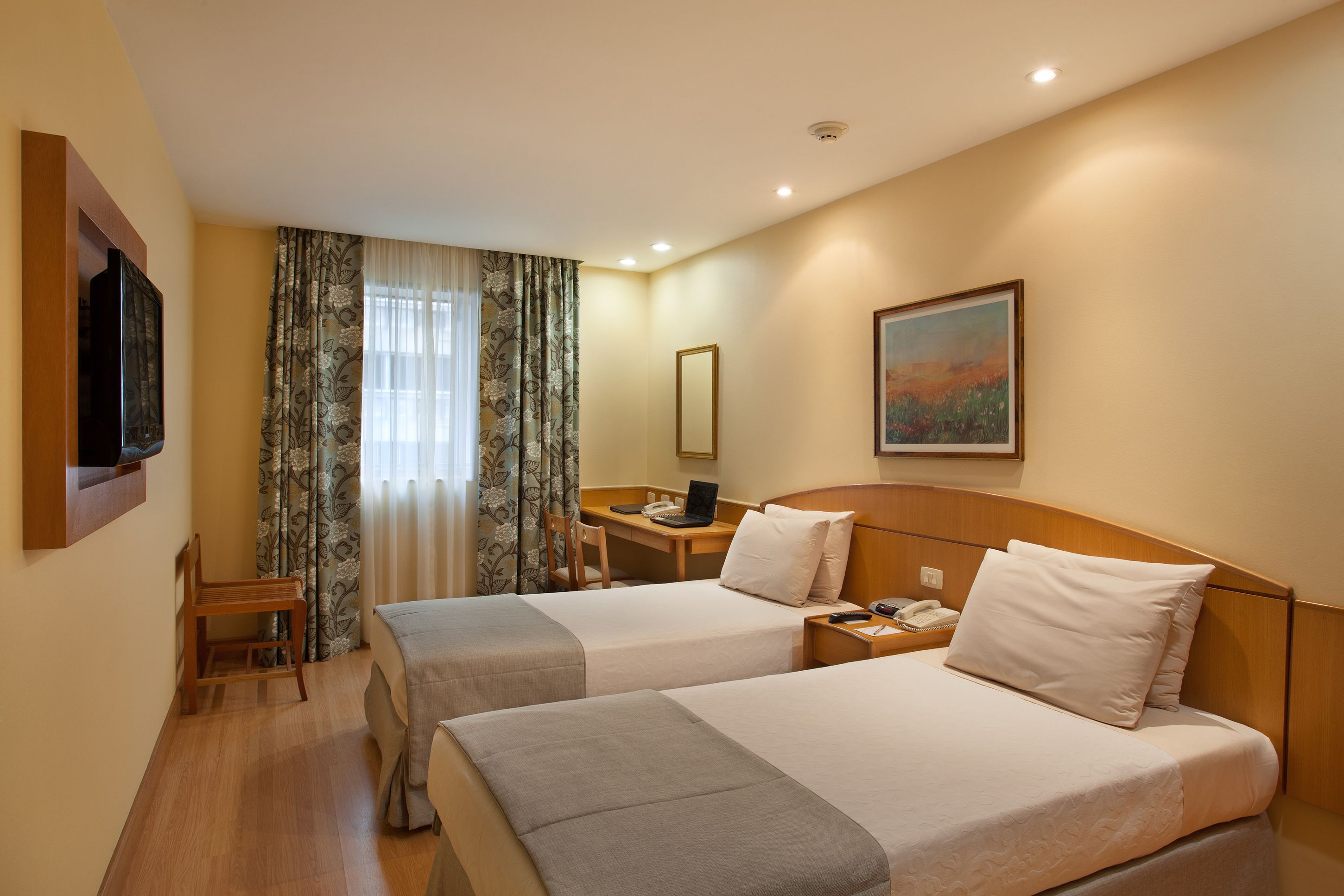 superior com 2 camas de solteiro | view from room