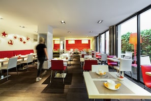 Buffet breakfast on weekdays (EUR 22 per person)