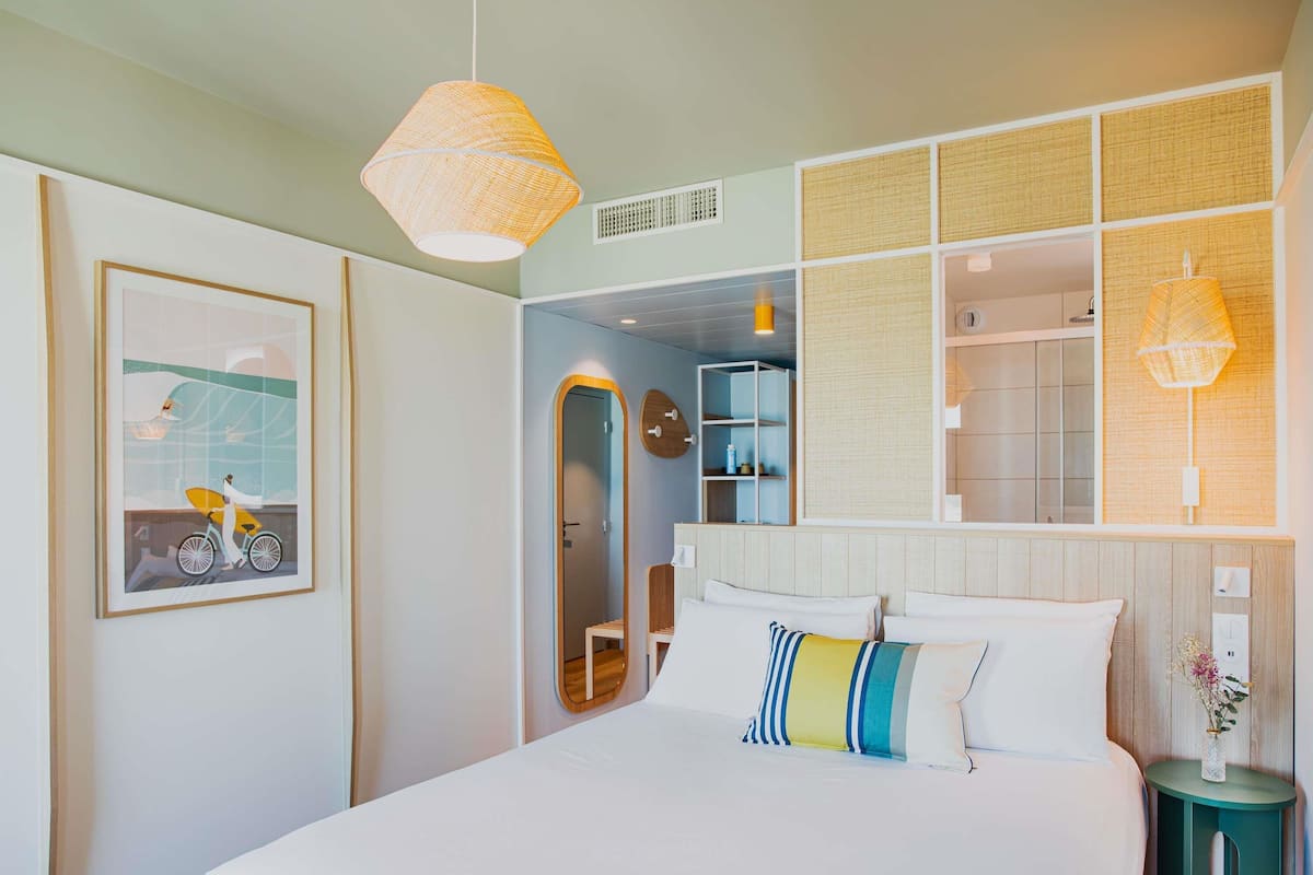 Chambre supérieure, 1 lit double | Literie de qualité, minibar, coffre-fort, bureau