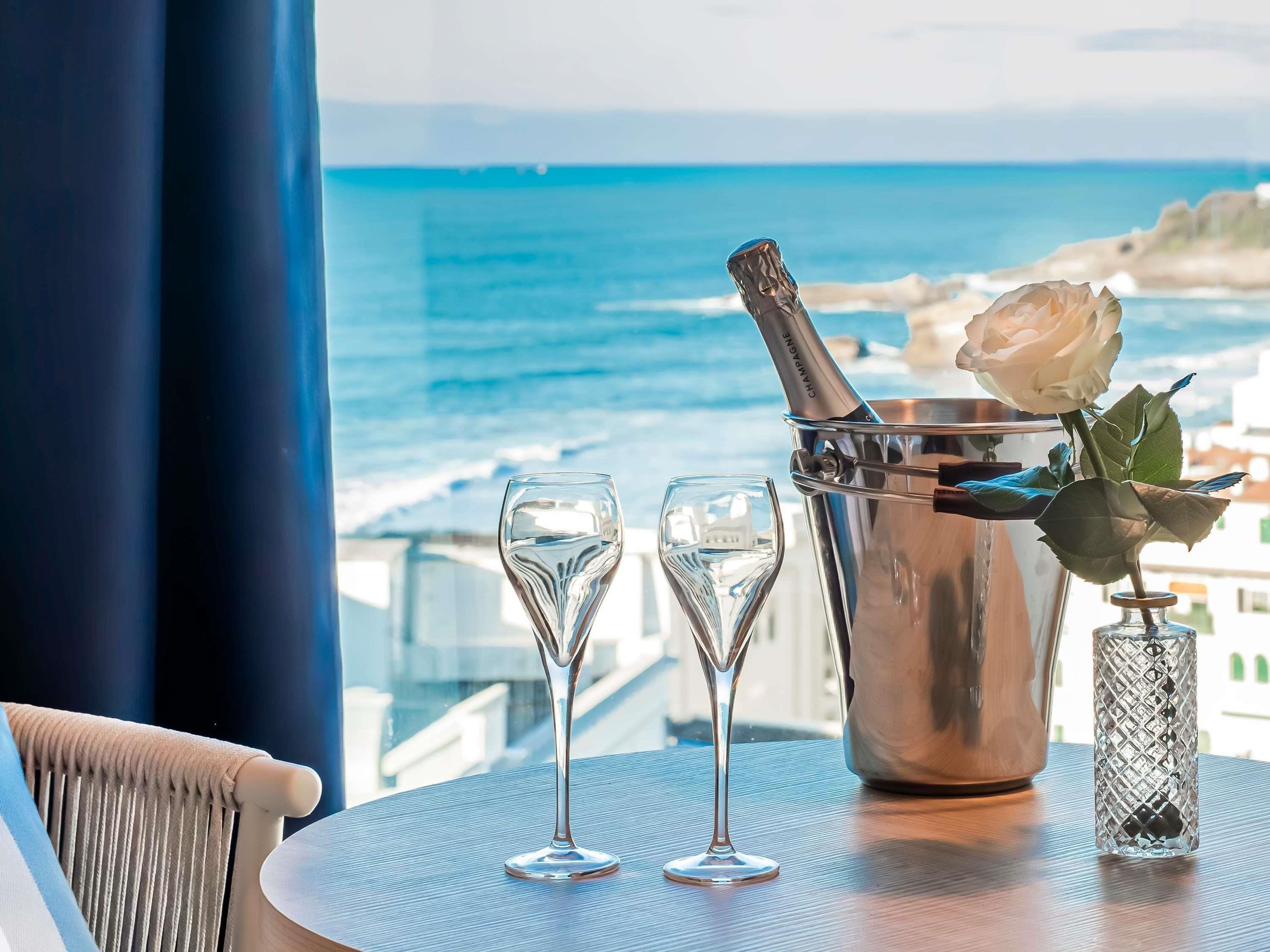 Privilege, Kamer, 1 tweepersoonsbed, uitzicht op zee | Luxe beddengoed, een minibar, een kluis op de kamer, een bureau