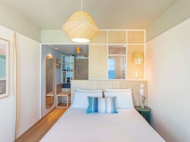 Privilege, Habitación, 1 cama doble, vistas al mar | Ropa de cama de alta calidad, minibar, caja fuerte y escritorio