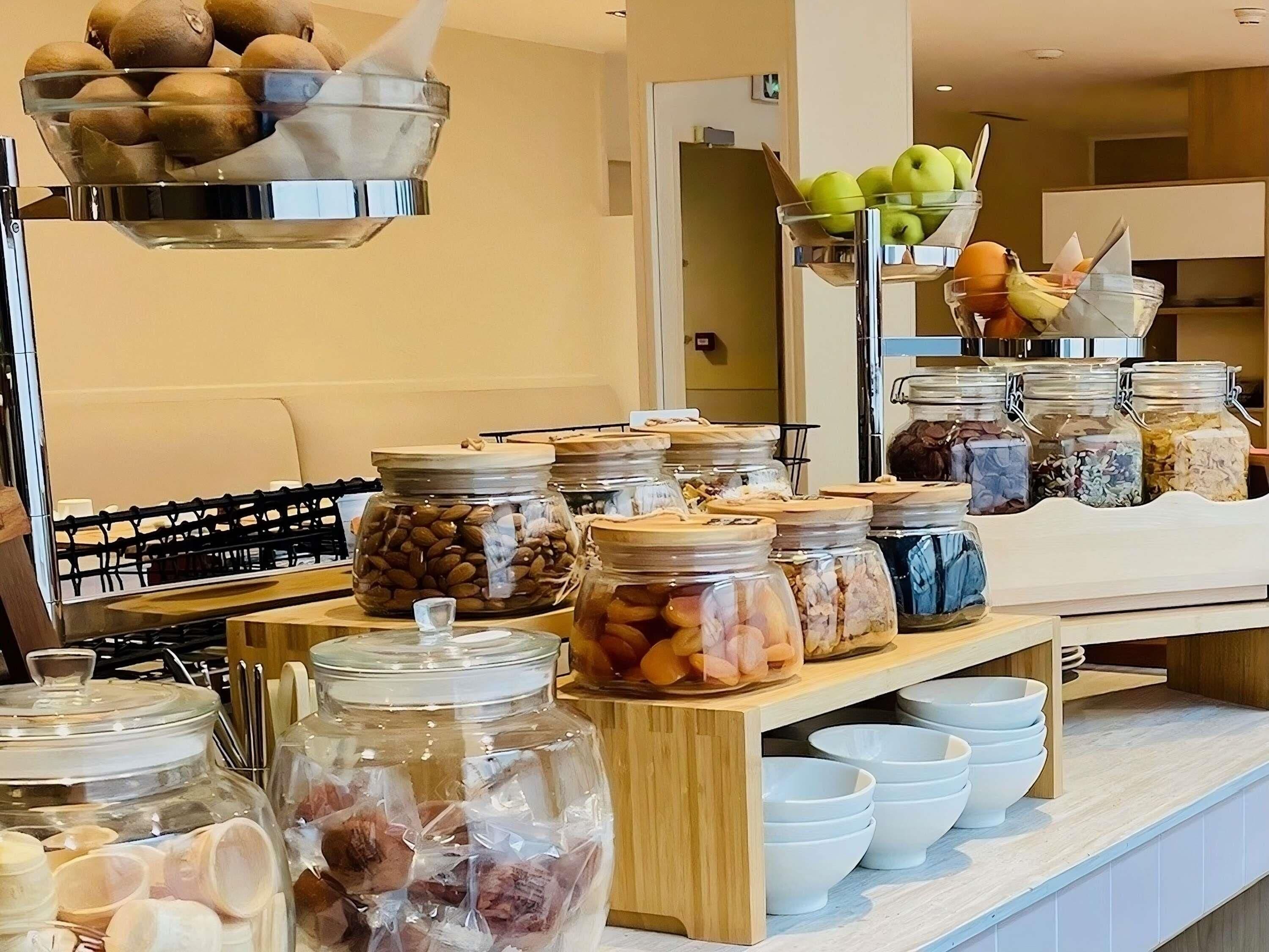 Ontbijtbuffet op werkdagen (EUR 22 per persoon)