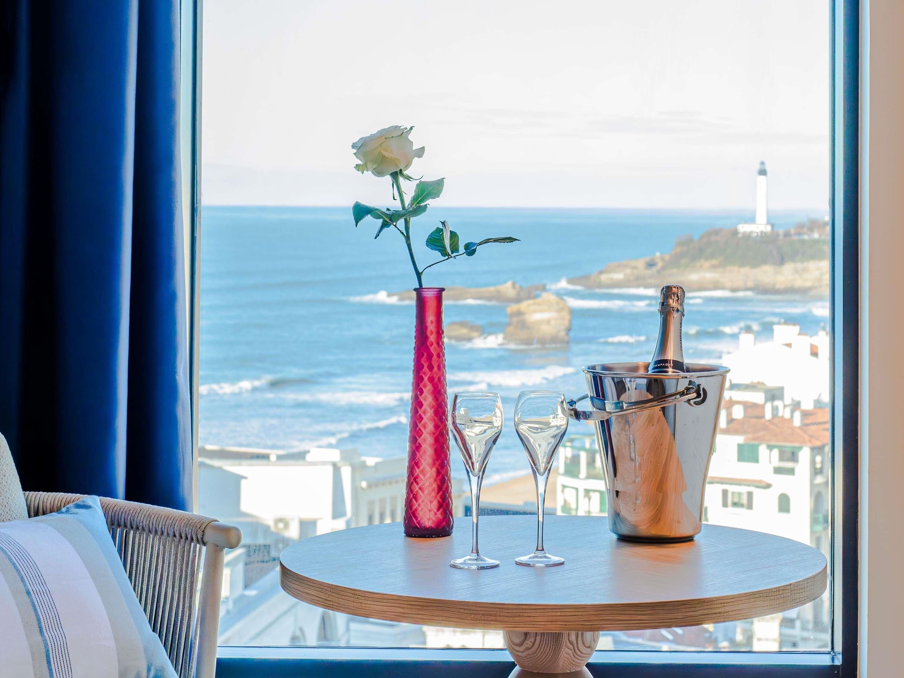 Privilege, Camera, 1 letto matrimoniale, vista mare | Biancheria da letto di alta qualità, minibar, una cassaforte in camera