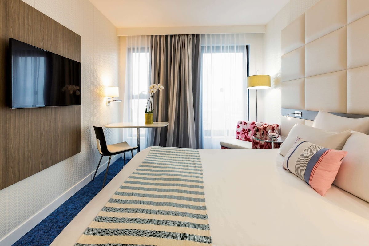 Premium bedding, minibar, in-room safe, desk