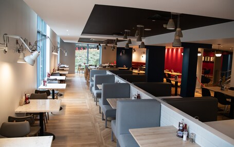 Holiday Inn Express London Stansted Airport by IHG - view 2