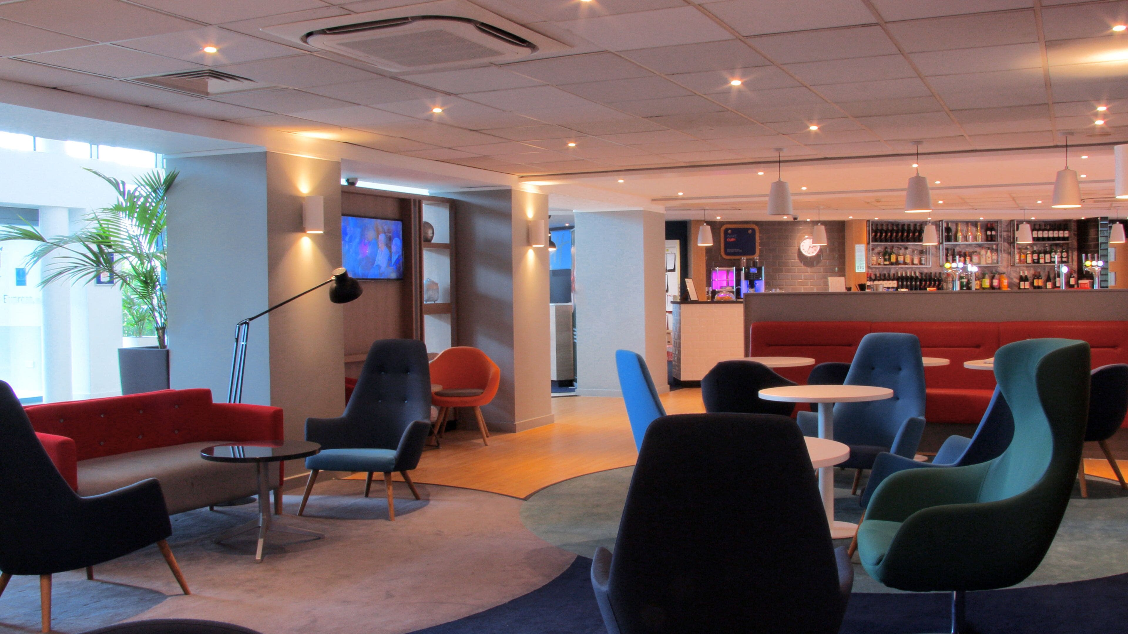 Foto - Holiday Inn Express London Stansted Airport by IHG
