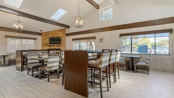 Esmorzar diari d'estil bufet gratuït