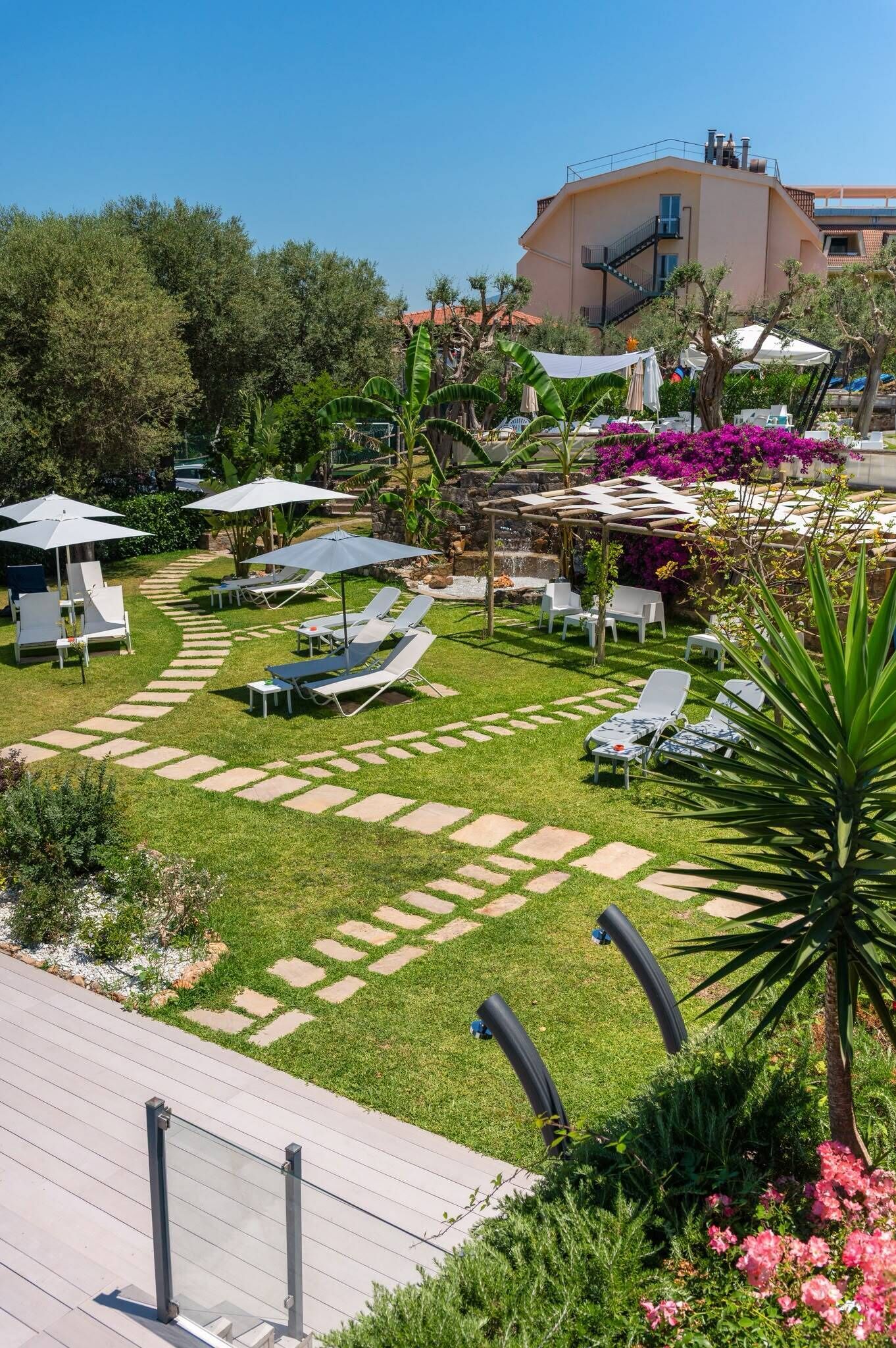 Seasonal outdoor pool, pool umbrellas, sun loungers