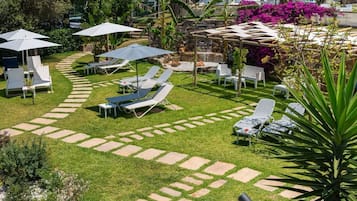 Seasonal outdoor pool, pool umbrellas, sun loungers