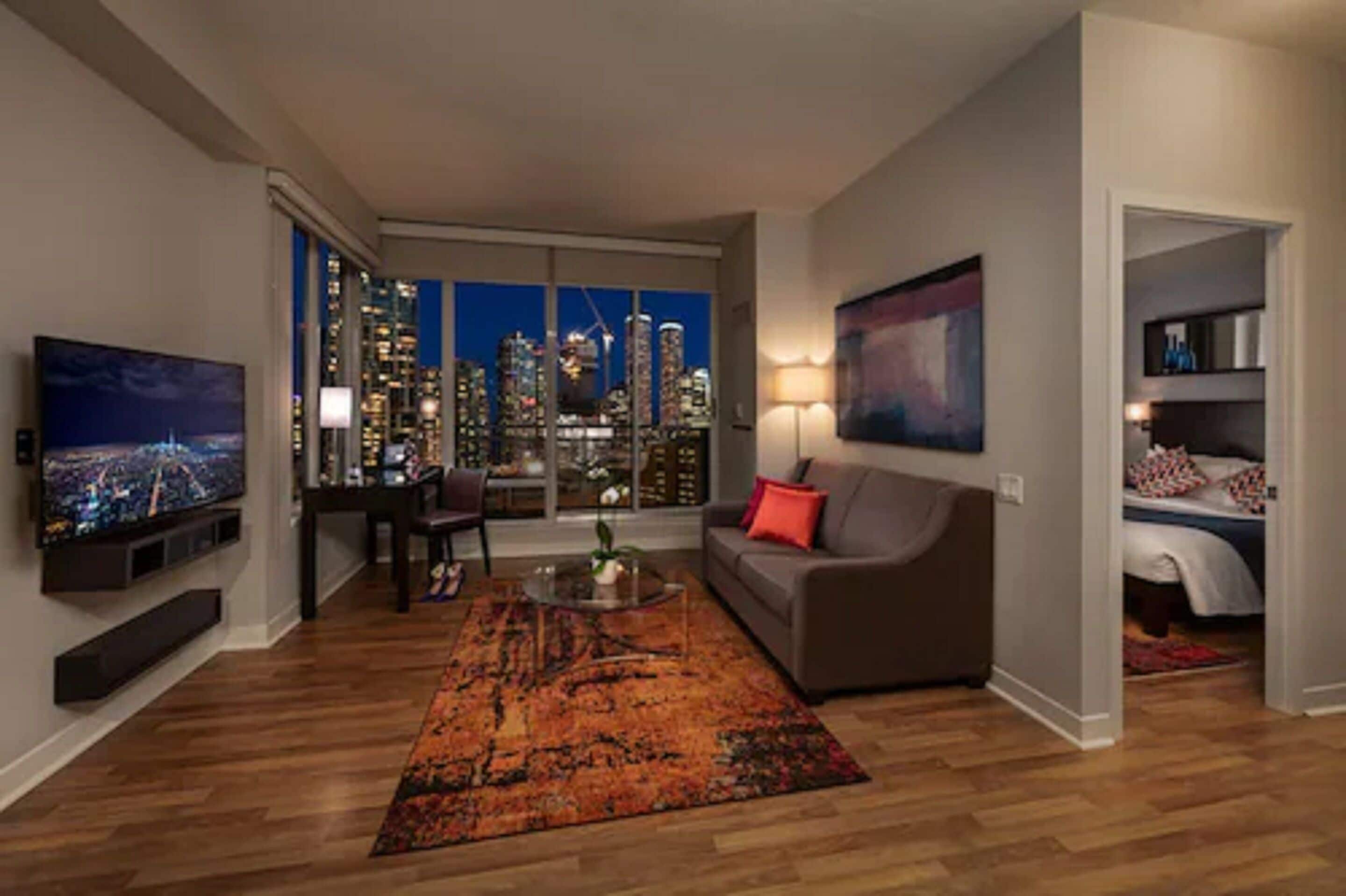 ファミリー スイート クイーンベッド 1 台ソファーベッド付き | 高級寝具、セーフティボックス (室内)、客室ごとに異なる装飾、デスク