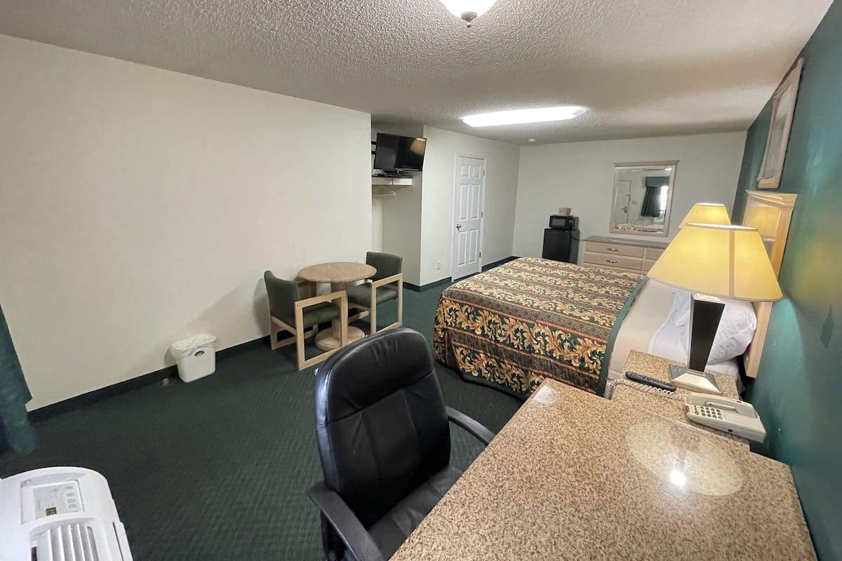 Chambre Standard, 1 trĂšs grand lit | 1 chambre, bureau, Wi-Fi gratuit